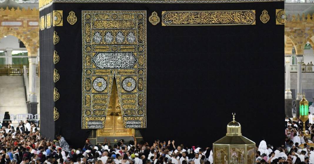 2.5 yılın ardından bir ilk: Kâbe'deki bariyerler kalktı 3